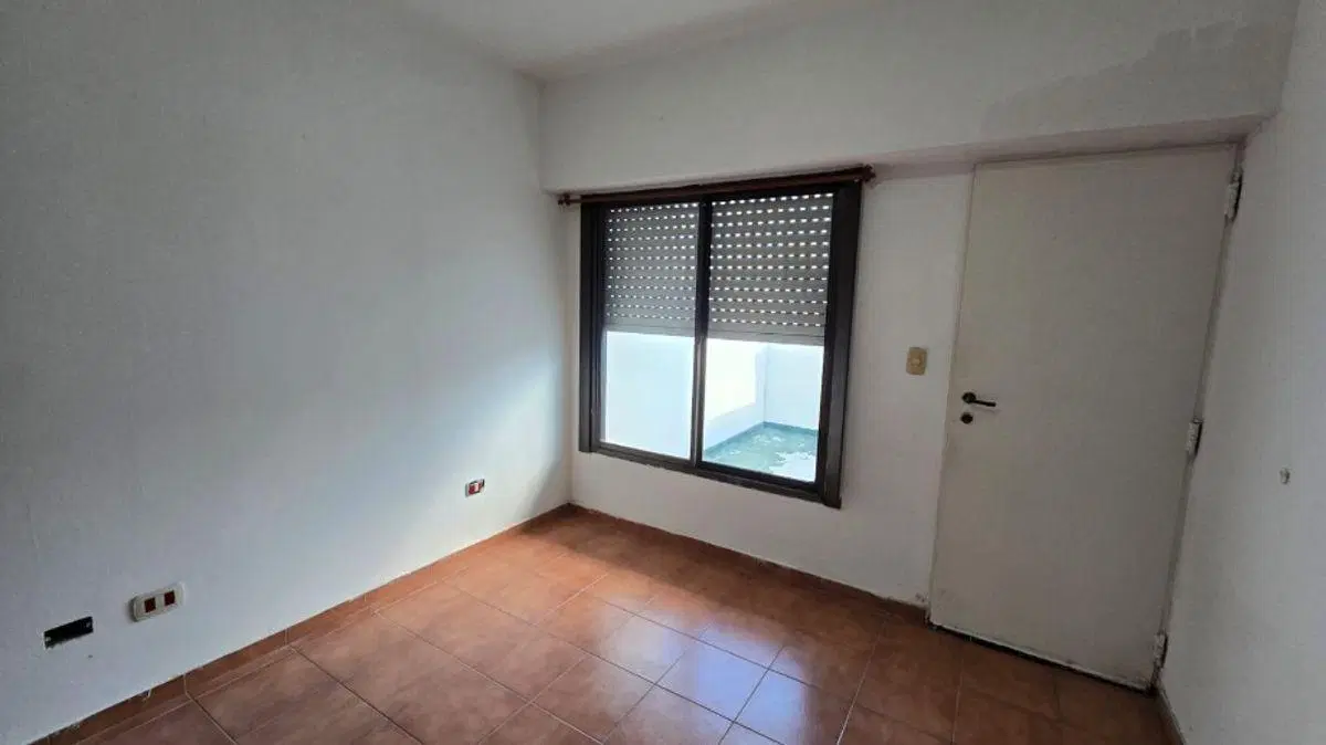 DUPLEX DE 3 AMB. EN EXCELENTE UBICACION (SOBRE AVENIDA BELGRANO A UNA CUADRA DE FABIAN ONSARI) 8