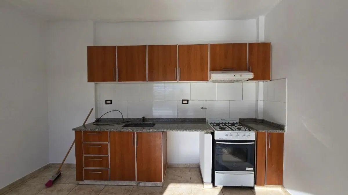 HERMOSO DEPARTAMENTO DE 2 AMBIENTES MODERNO CON TERRAZA (VISTA AL FRENTE) SOBRE AV. FABIAN ONSARI. 4