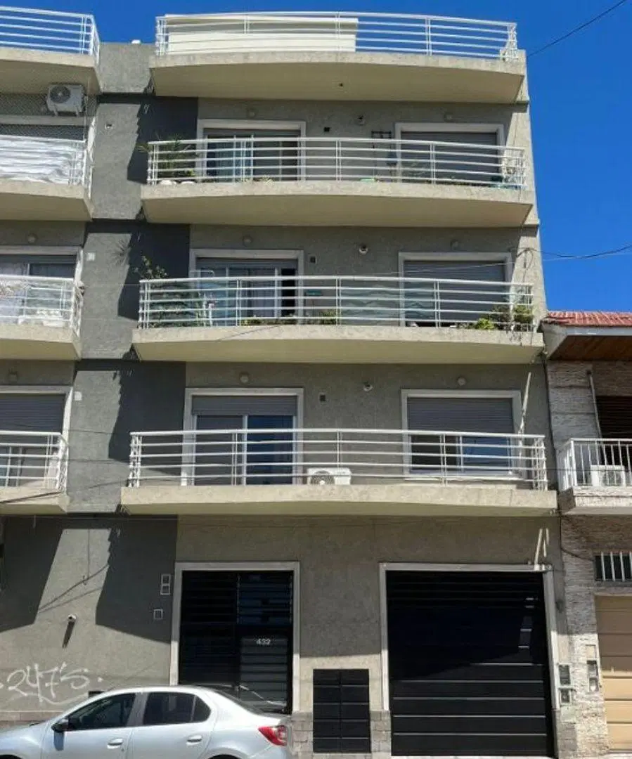 HERMOSO DEPARTAMENTO DE 2 AMBIENTES MODERNO CON TERRAZA (VISTA AL FRENTE) SOBRE AV. FABIAN ONSARI. 1