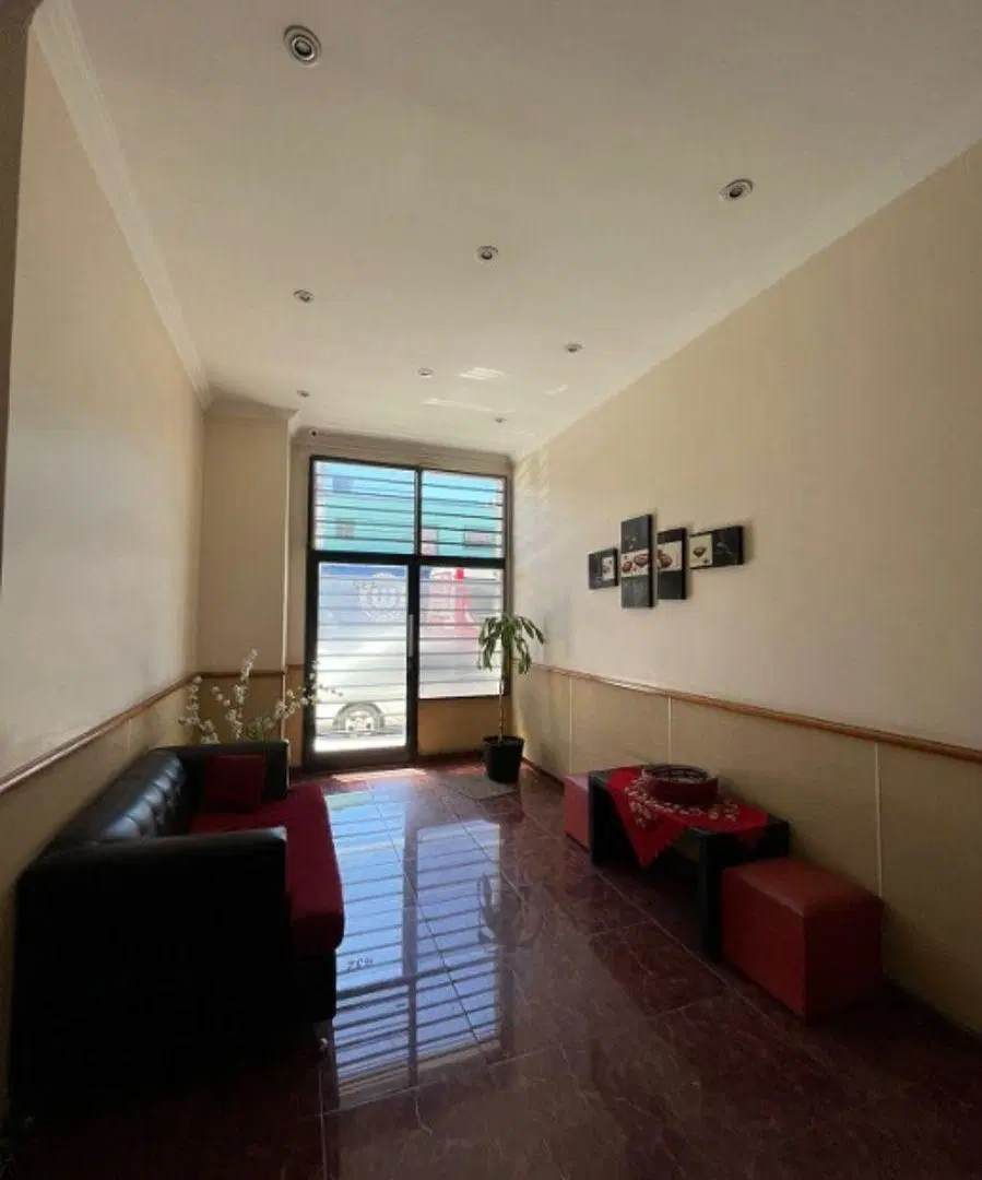 HERMOSO DEPARTAMENTO DE 2 AMBIENTES MODERNO CON TERRAZA (VISTA AL FRENTE) SOBRE AV. FABIAN ONSARI. 2