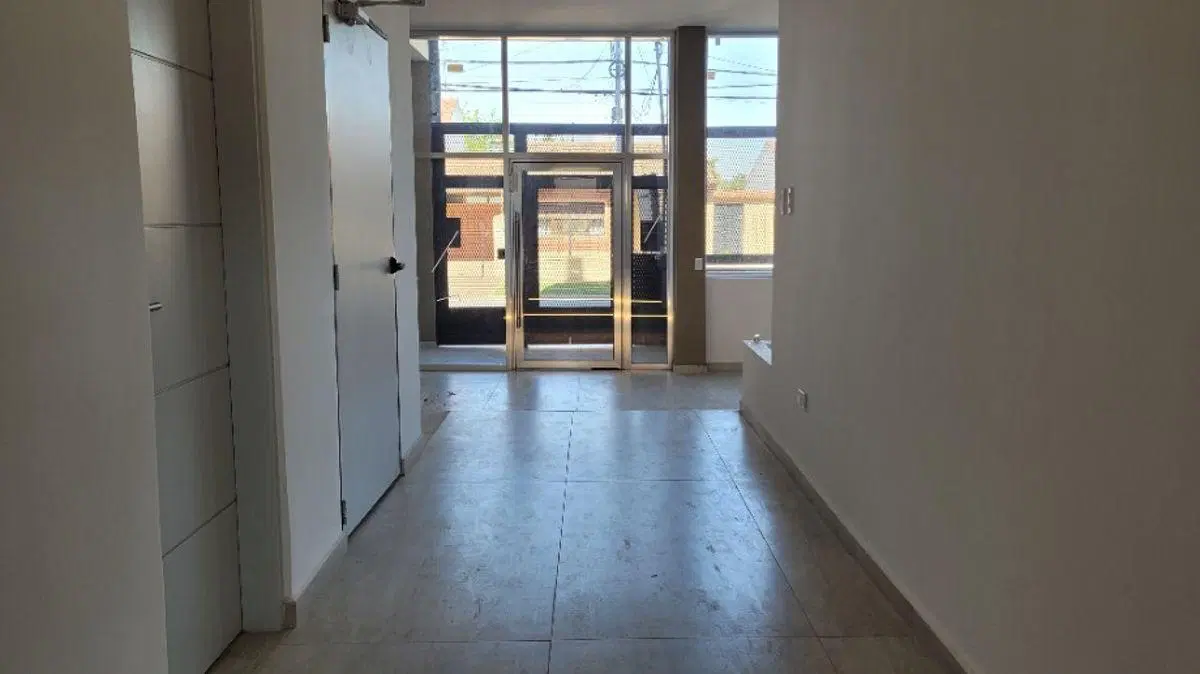 HERMOSO DEPARTAMENTO DE 3 AMBIENTES MODERNO CON 2 AÑOS DE ANTIGUEDAD) 1