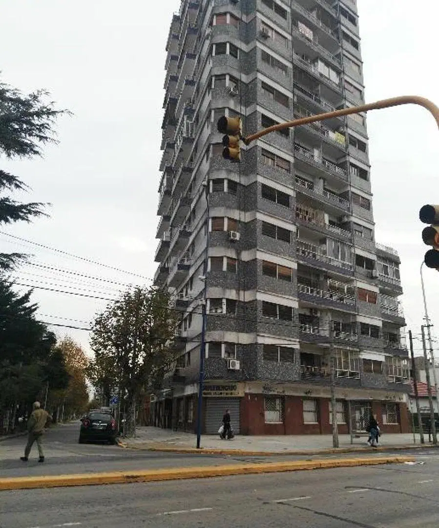AMPLIO DEPARTAMENTO DE 1 AMBIENTE EN WILDE CENTRO. 3