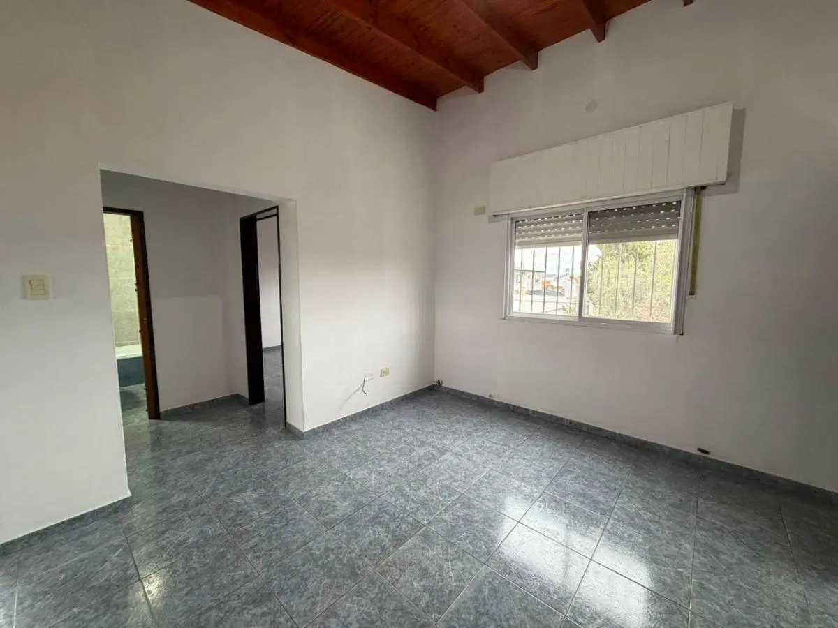 DEPARTAMENTO TIPO CASA MODERNO DE 2 AMBIENTES AMPLIOS, CON COCHERA Y PATIO EN ALQUILER. 5
