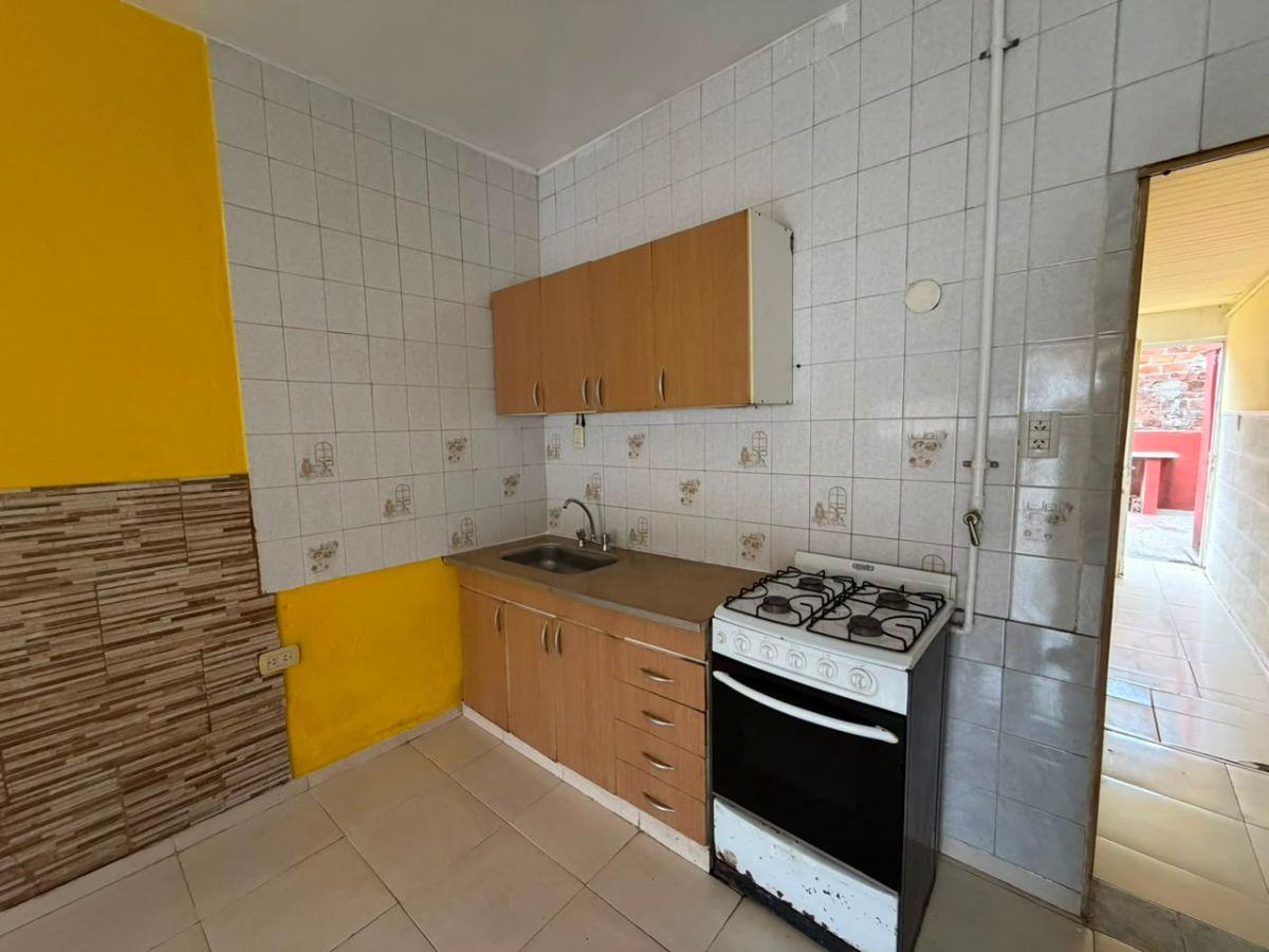 Foto de DEPARTAMENTO TIPO CASA DE 2 AMBIENTES EN PLANTA BAJA CON ENTRADA INDEPENDIENTE DE LA CALLE., imagen 3