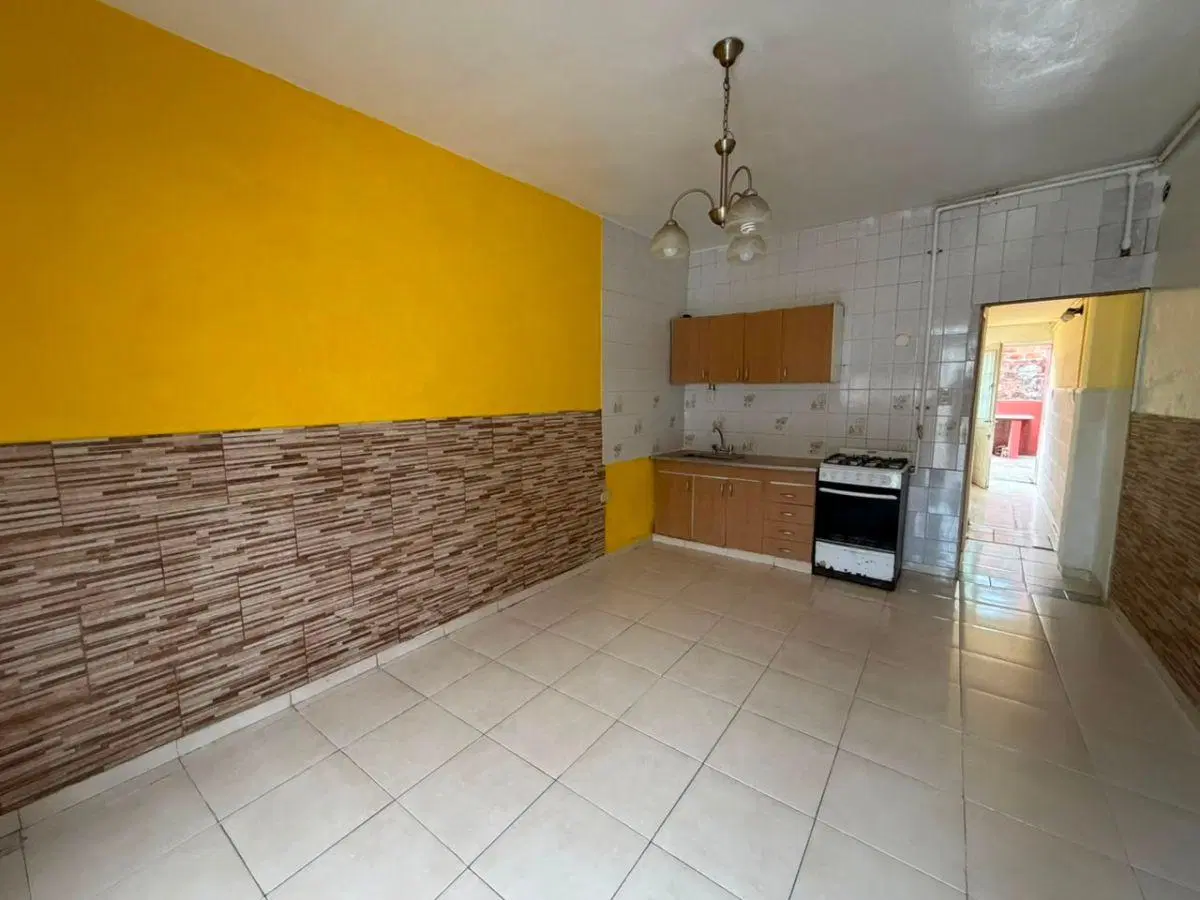 DEPARTAMENTO TIPO CASA DE 2 AMBIENTES EN PLANTA BAJA CON ENTRADA INDEPENDIENTE DE LA CALLE. 5