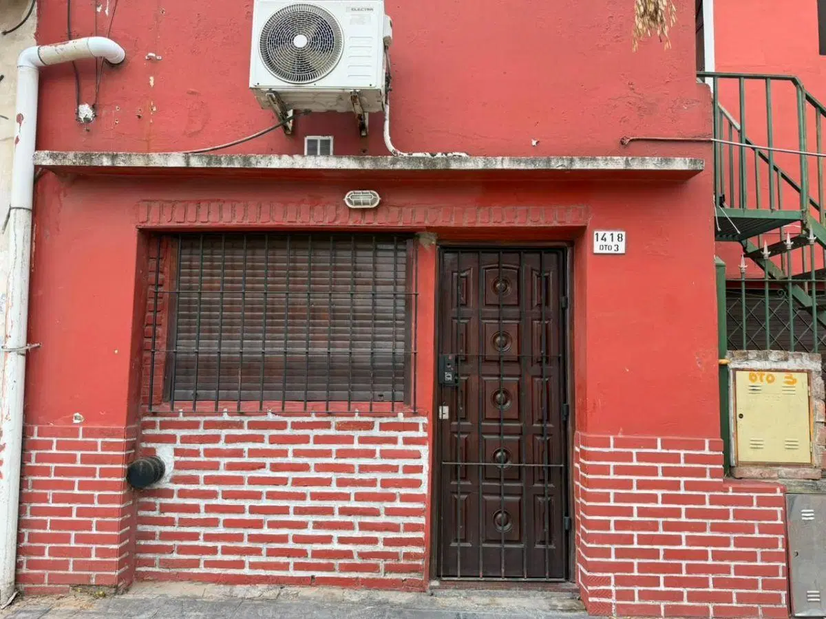 DEPARTAMENTO TIPO CASA DE 2 AMBIENTES EN PLANTA BAJA CON ENTRADA INDEPENDIENTE DE LA CALLE. 2