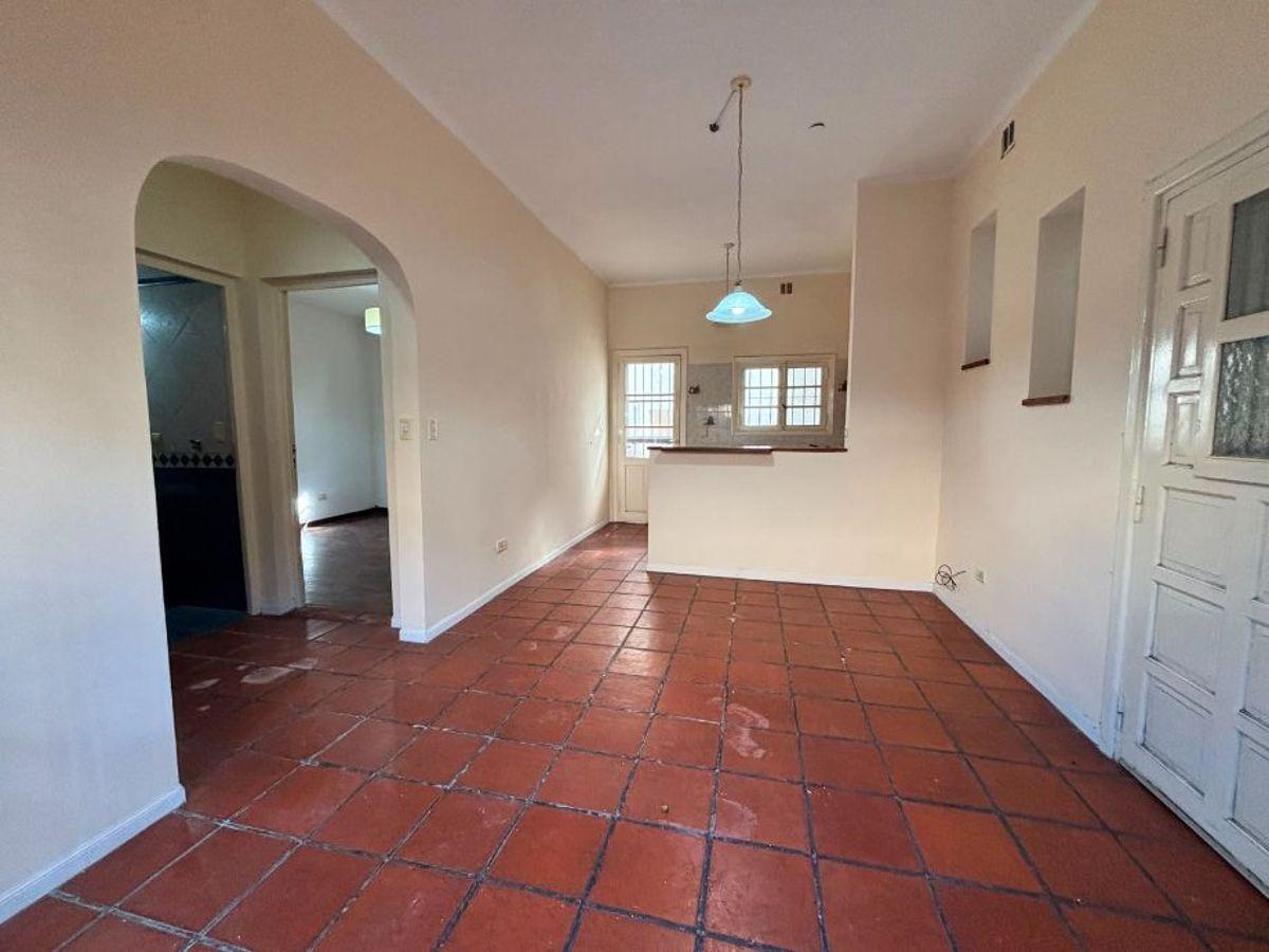 Foto de DEPARTAMENTO TIPO CASA EN ALQUILER SOBRE LAS FLORES., imagen 2