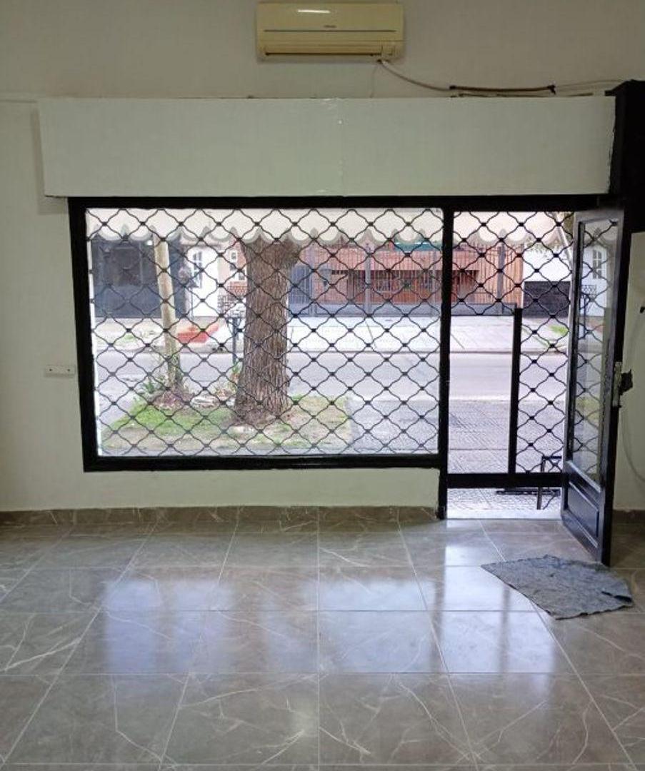 Foto de LOCAL EN EXCELENTE ESTADO EN WILDE CENTRO !!!, imagen 1