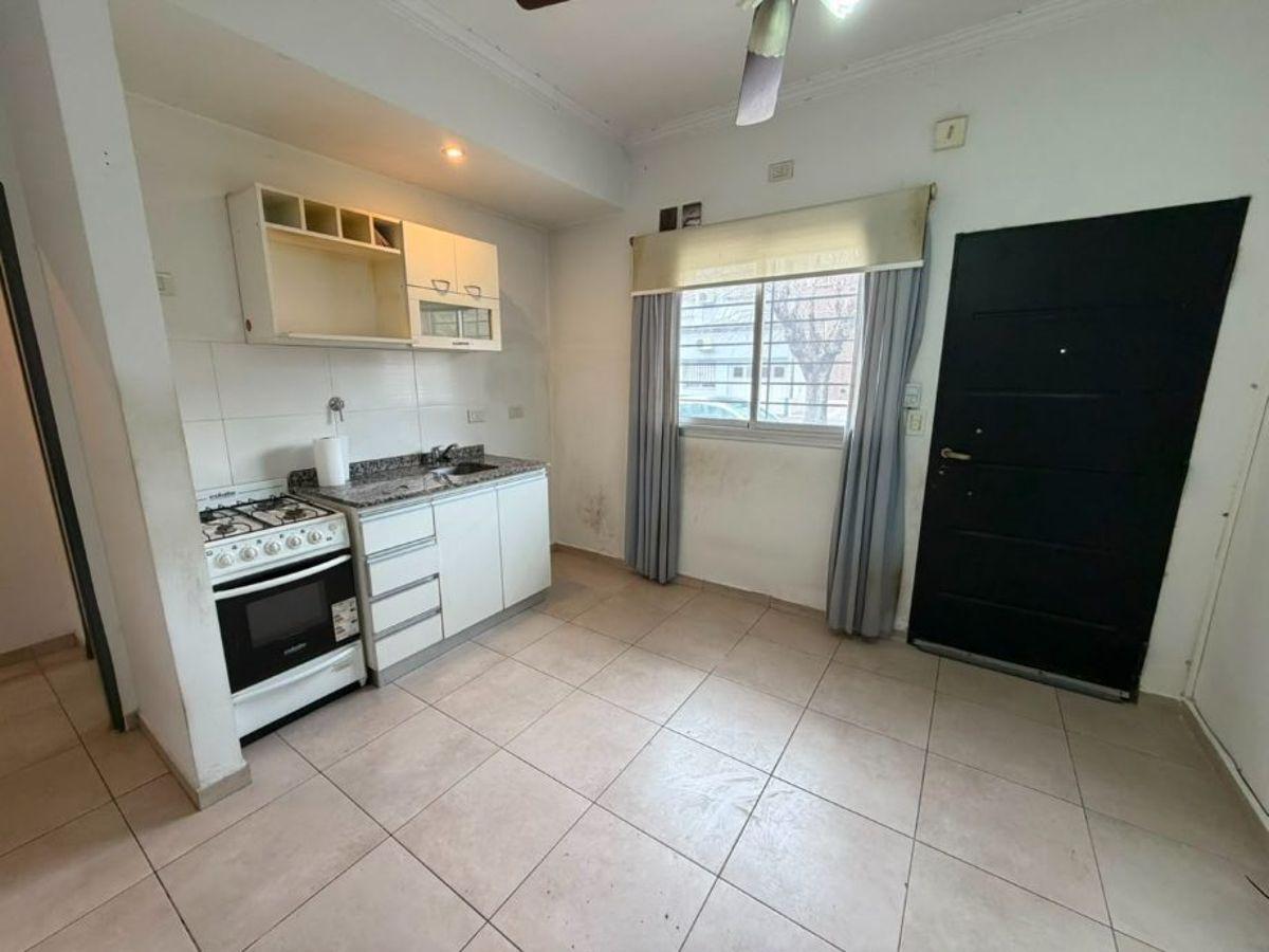Foto de DEPARTAMENTO MODERNO DE 2 AMBIENTES EN PLANTA BAJA CON PATIO PROPIO., imagen 2