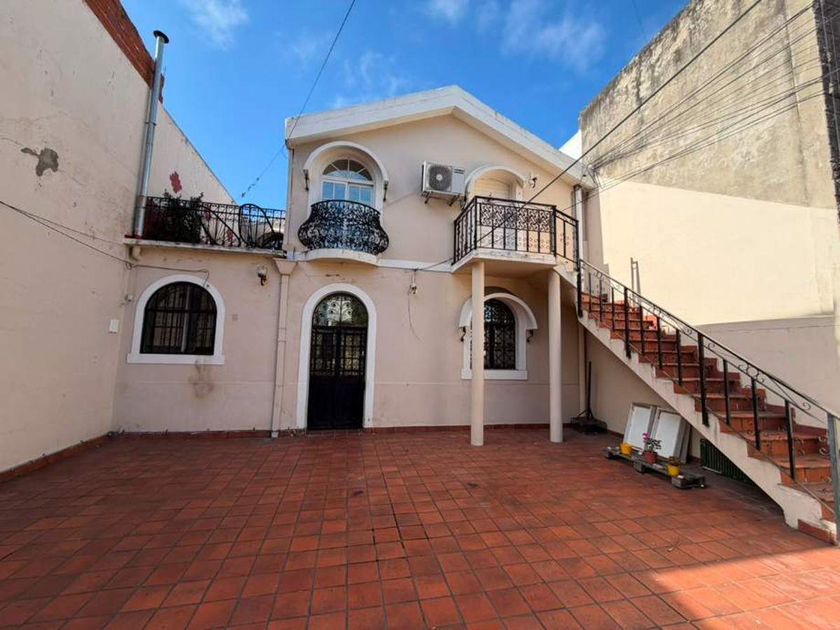 Foto de DEPARTAMENTO TIPO CASA DE 3 AMBIENTES AMPLIO EN PLANTA BAJA (EXCELENTE, imagen 2