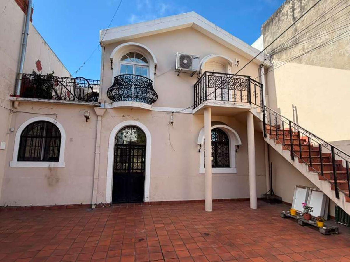 Foto de DEPARTAMENTO TIPO CASA DE 3 AMBIENTES AMPLIO EN PLANTA BAJA (EXCELENTE, imagen 1