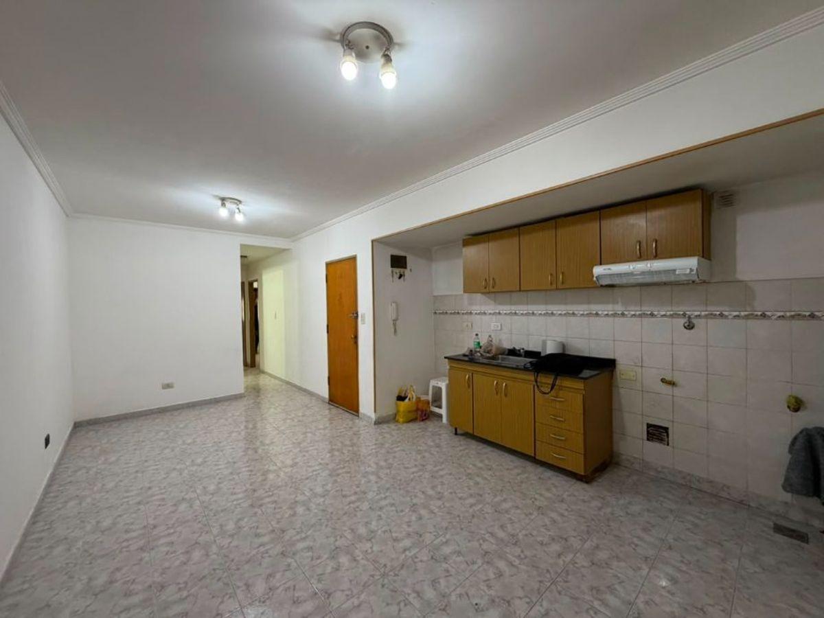 Foto de DEPARTAMENTO DE 3 AMBIENTES EN PLANTA BAJA CON COCHERA (WILDE CENTRO), imagen 4