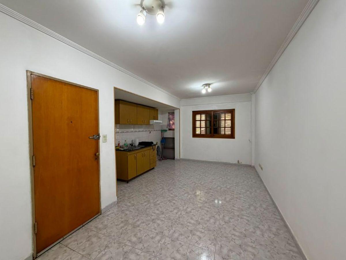 Foto de DEPARTAMENTO DE 3 AMBIENTES EN PLANTA BAJA CON COCHERA (WILDE CENTRO), imagen 1