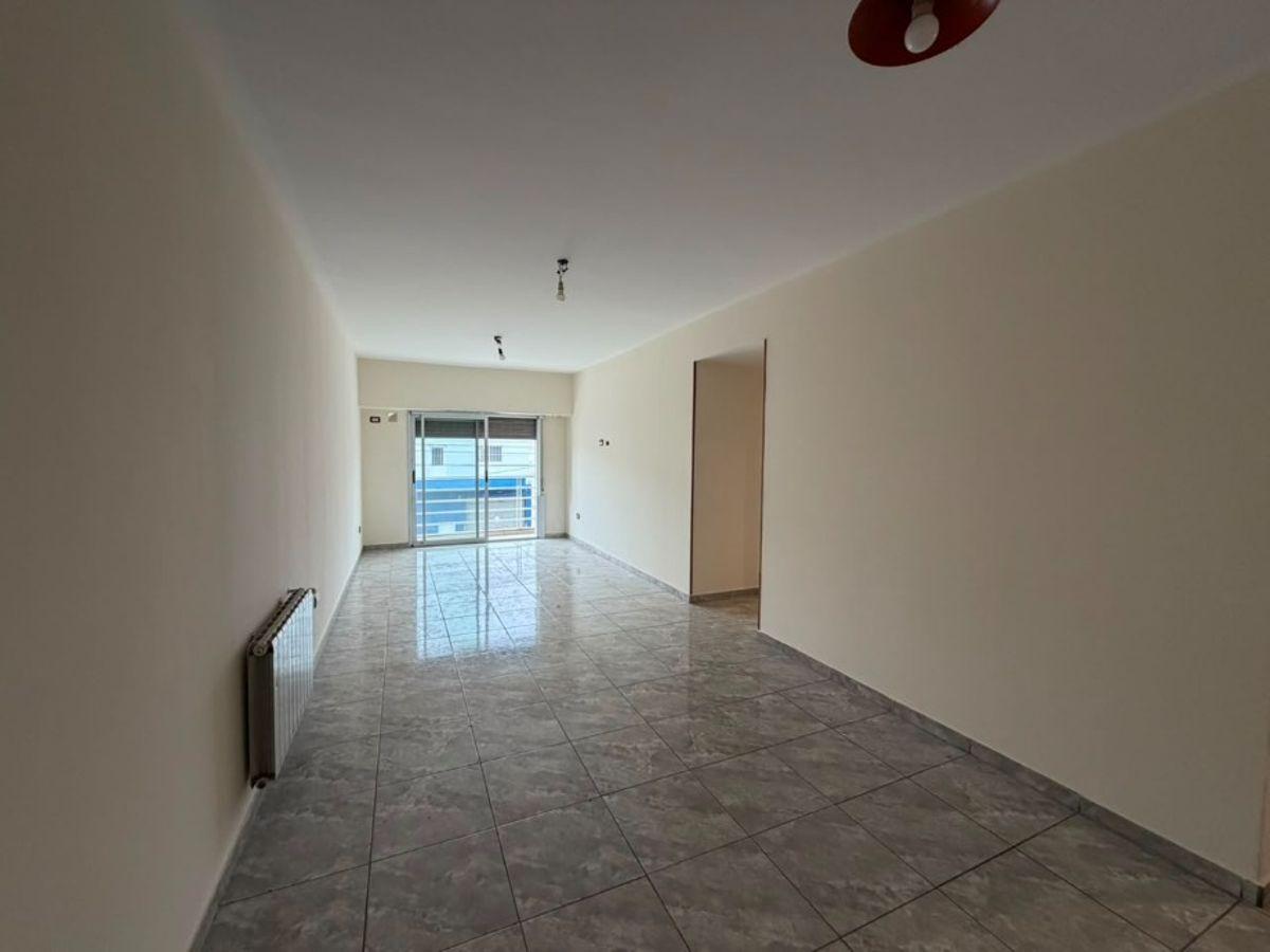 Foto de HERMOSO DEPARTAMENTO DE 4 AMBIENTES MODERNO CON BALCON Y PATIO., imagen 4