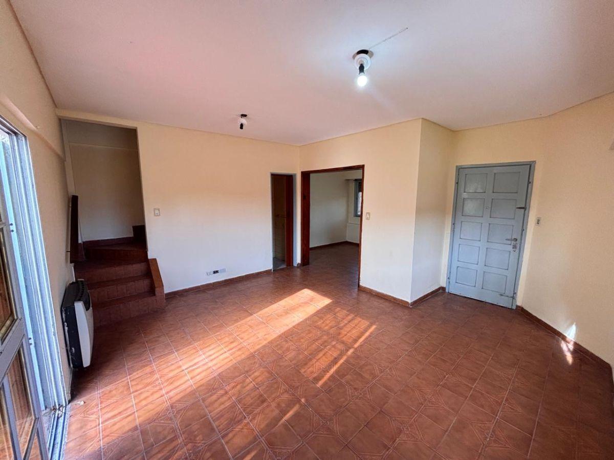 Foto de CASA PH DE 4 AMBIENTES CON COCHERA Y PATIO (APTO CREDITO!!), imagen 1
