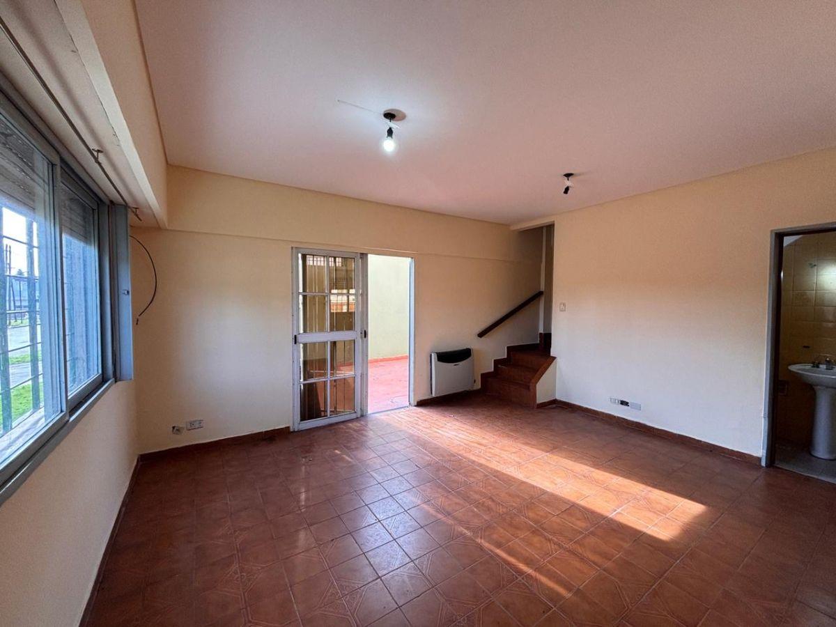 Foto de CASA PH DE 4 AMBIENTES CON COCHERA Y PATIO (APTO CREDITO!!), imagen 3