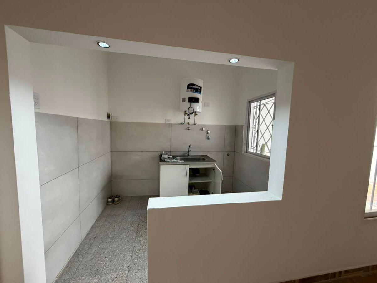 Foto de DEPARTAMENTO TIPO CASA EN ALQUILER A METRO DE FABIAN ONSARI., imagen 3