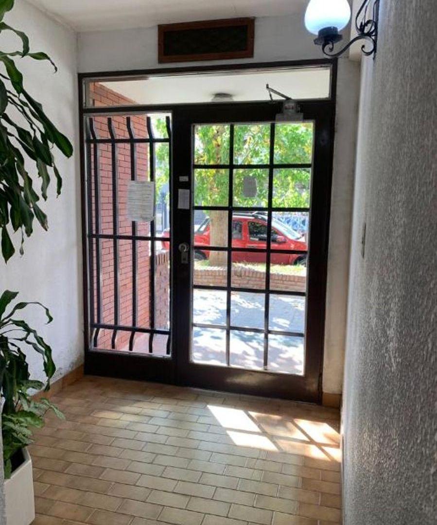 Foto de DEPARTAMENTO 2 AMBIENTES CON COCHERA EN WILDE (EXCELENTE ESTADO), imagen 2