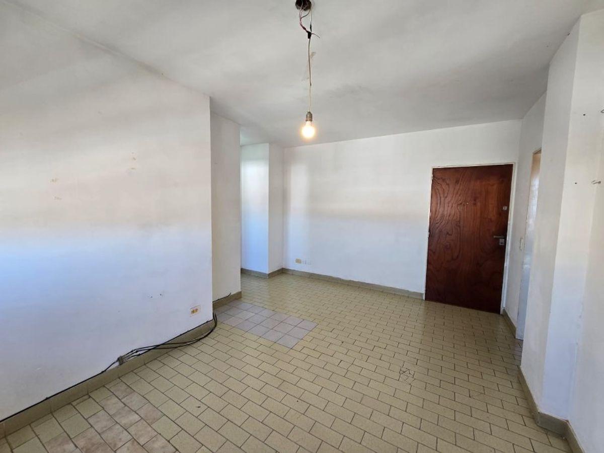 Foto de DEPARTAMENTO 2 AMBIENTES EN ALQUILER EN EDIFCIO SOBRE AVENIDA MITRE., imagen 2