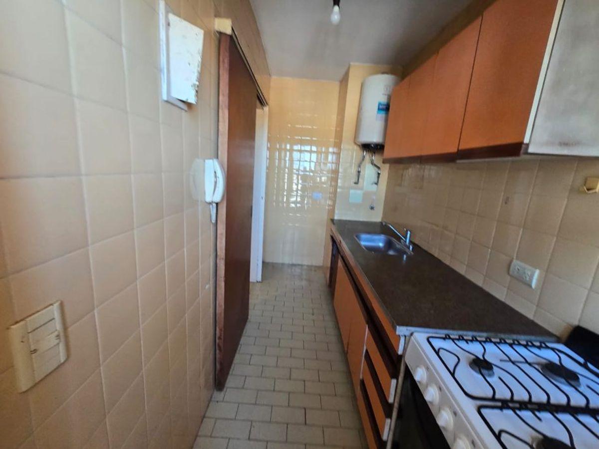 Foto de DEPARTAMENTO 2 AMBIENTES EN ALQUILER EN EDIFCIO SOBRE AVENIDA MITRE., imagen 3