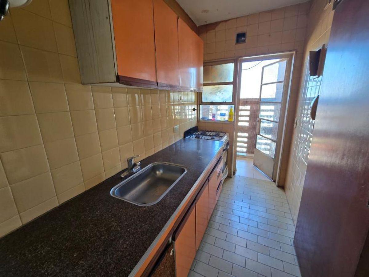 Foto de DEPARTAMENTO 2 AMBIENTES EN ALQUILER EN EDIFCIO SOBRE AVENIDA MITRE., imagen 5