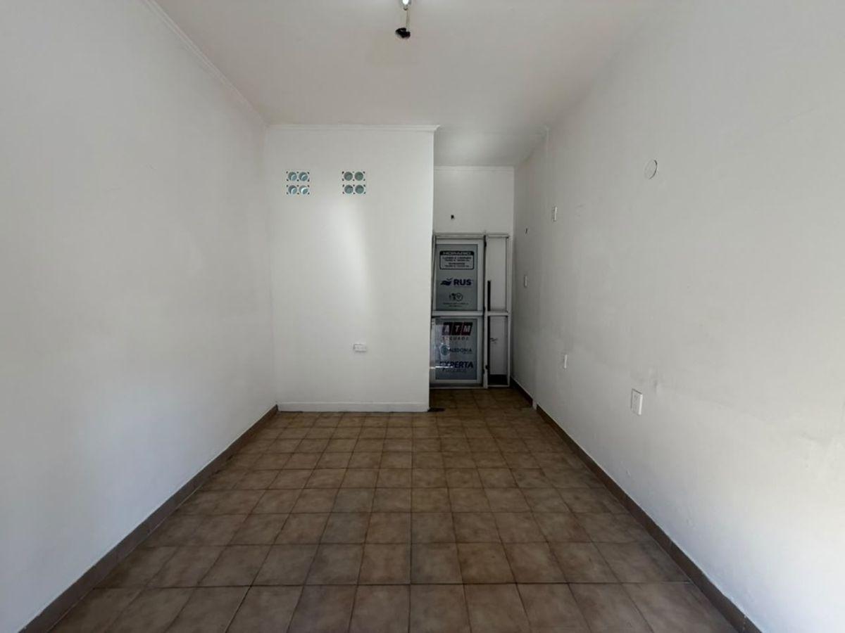 Foto de CASA PH CON LOCAL / COCHERA EN AQUILER, SOBRE AVENIDA LARRALDE., imagen 3