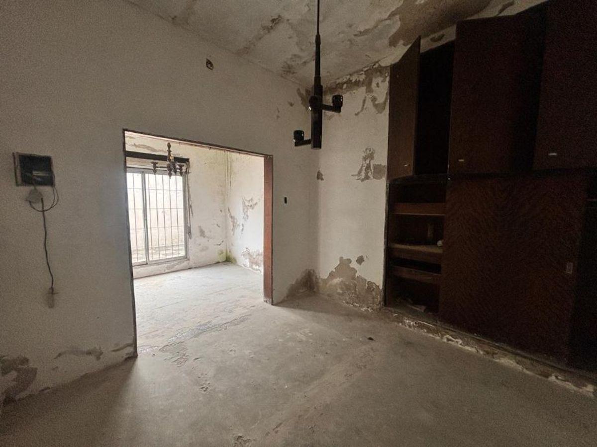 Foto de VENTA EN BLOCK DE DOS DEPARTAMENTOS A REFACCIONAR SOBRE AV. ARREDONDO., imagen 3