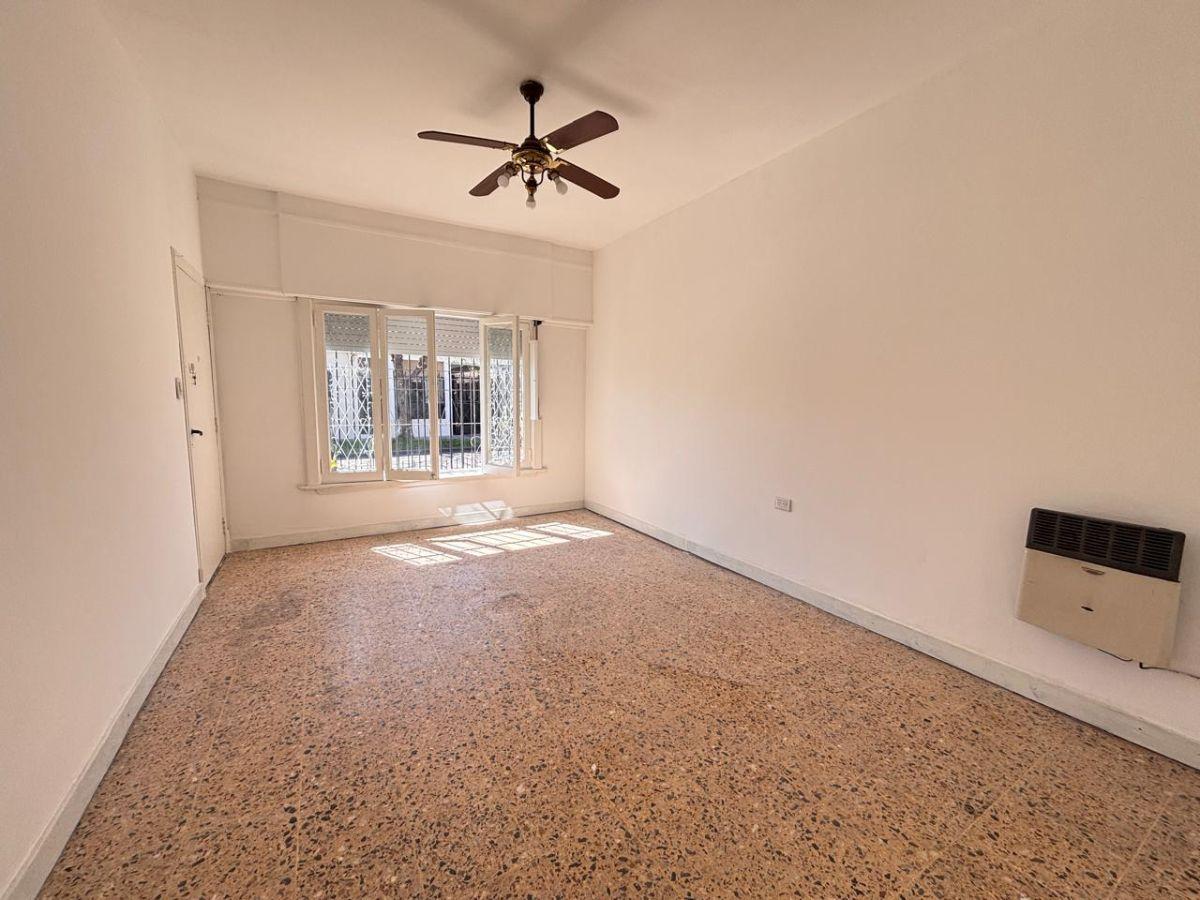 Foto de CASA SOBRE LOTE PROPIO DE 4 AMBIENTES (EN BERNAL OESTE), imagen 1