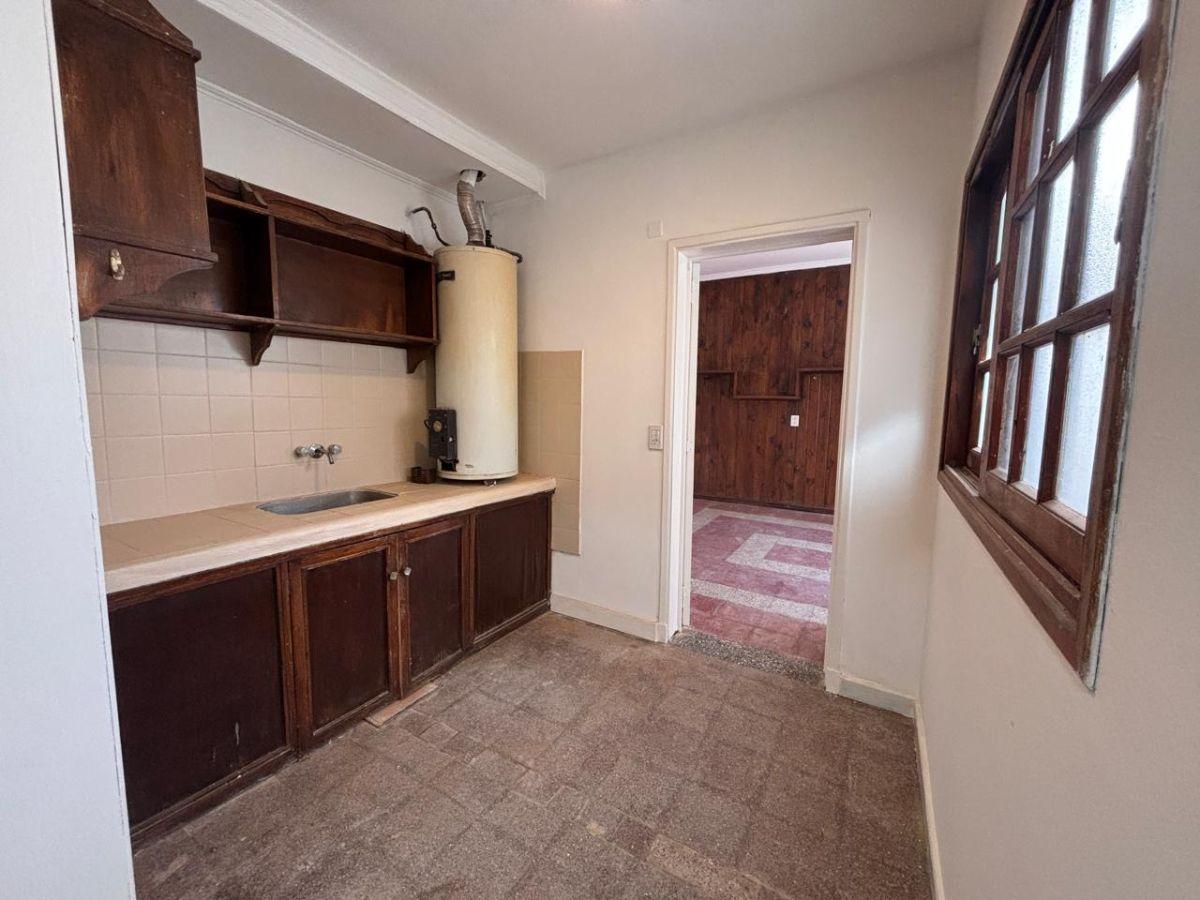 Foto de CASA SOBRE LOTE PROPIO DE 4 AMBIENTES (EN BERNAL OESTE), imagen 2