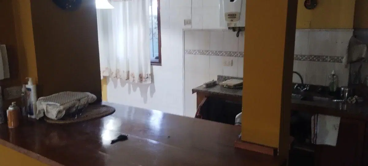 casa refaccionada a nuevo con, amplio fondo, garaje y local 2