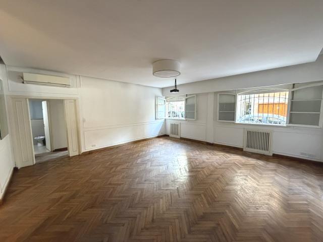 Foto de VENTA DEPARTAMENTO CUATRO AMBIENTES BELGRANO CON PATIO PROPIO EN PLANTA, imagen 3