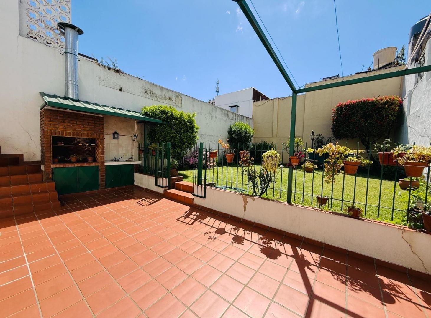 Foto de VENTA CASA CABALLITO NORTE GRAN JARDÍN 4 DORMITORIOS AMBIENTES AMPLIOS, imagen 3