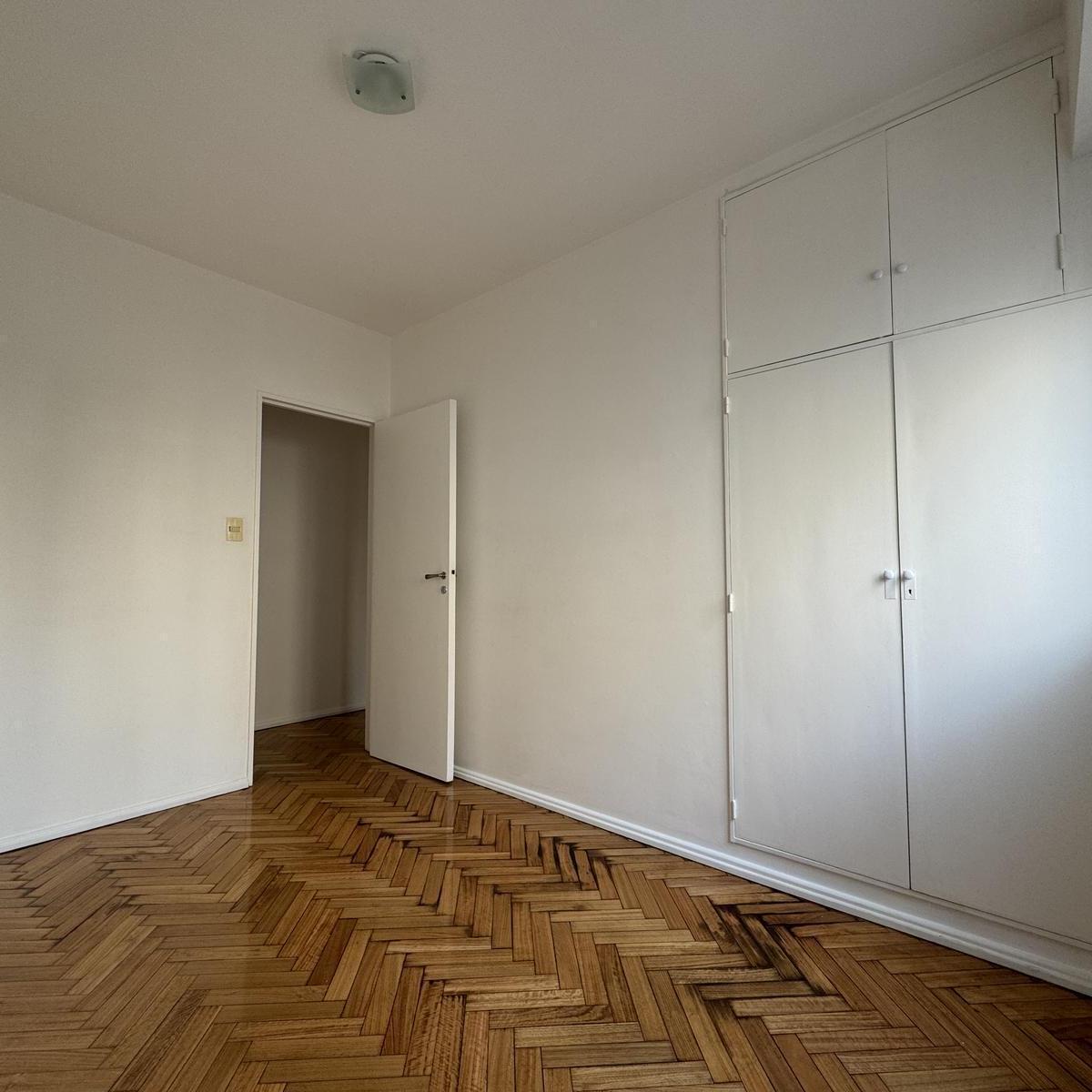Venta: 3 Ambientes en Excelente Ubicación · Súper Luminoso! Excelente Estado! 2