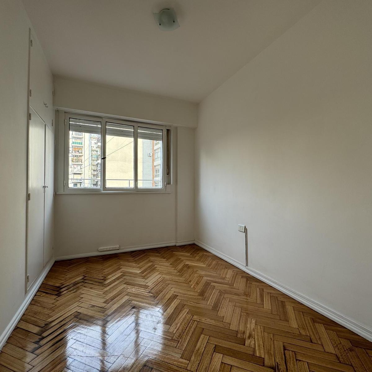 Venta: 3 Ambientes en Excelente Ubicación · Súper Luminoso! Excelente Estado! 5