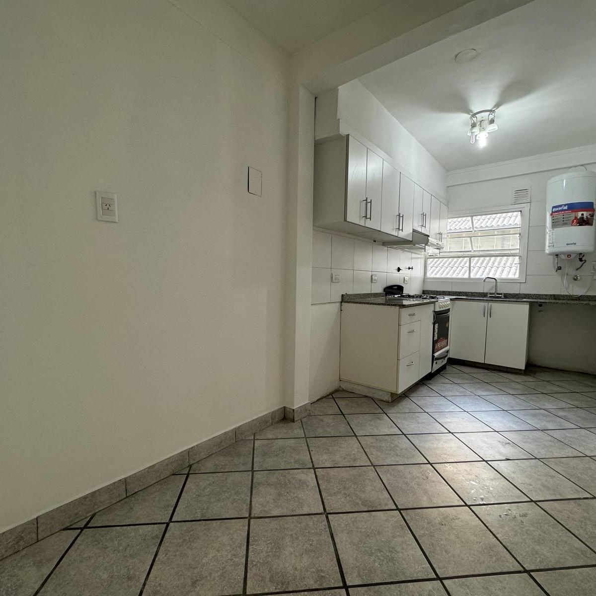 Venta: 3 Ambientes en Excelente Ubicación · Súper Luminoso! Excelente Estado! 5
