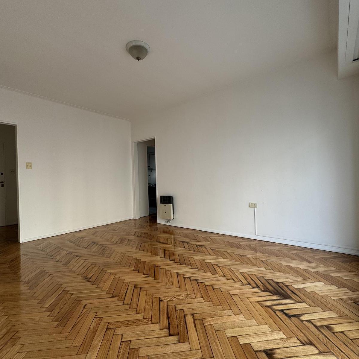 Venta: 3 Ambientes en Excelente Ubicación · Súper Luminoso! Excelente Estado! 1