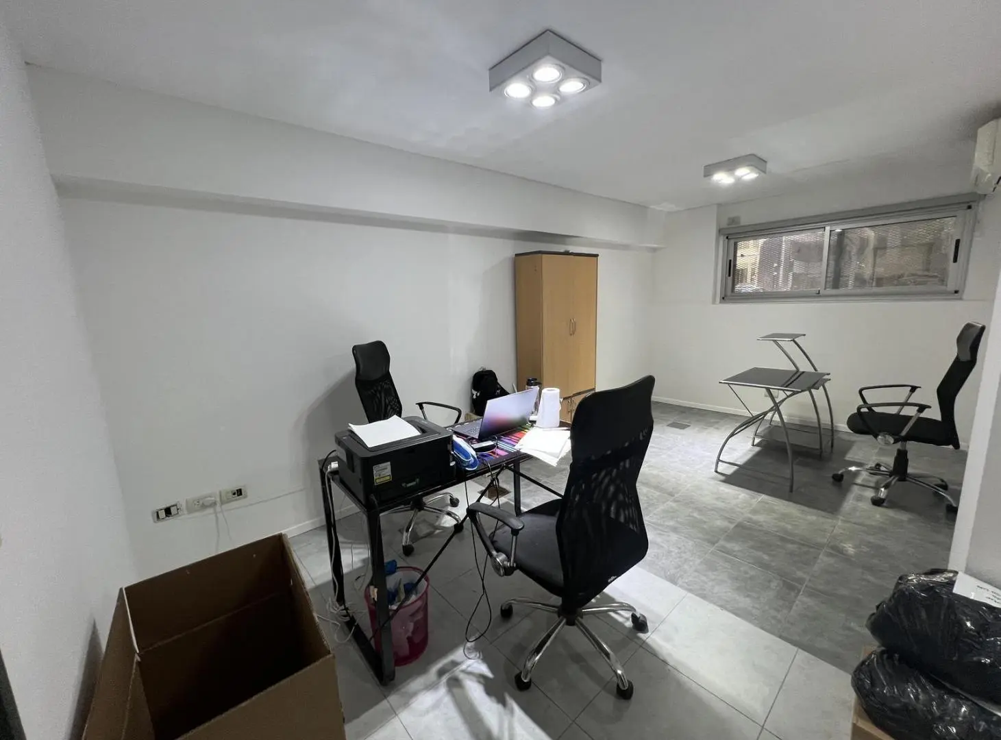 Alquiler: Oficina PB, apto profesional/comercial, Piscina, Solarium, Sum, Parrilla, Laundry. 3