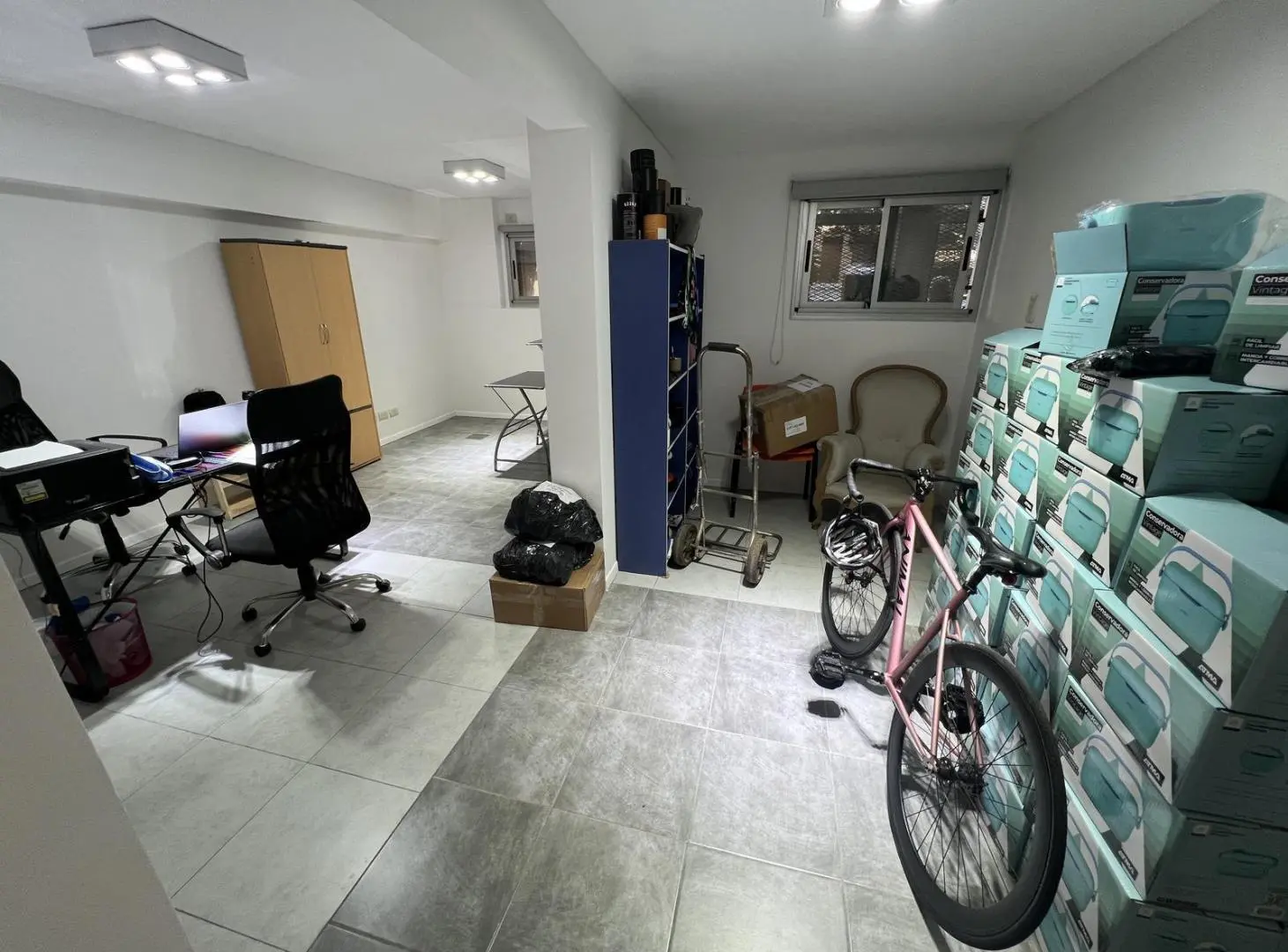 Alquiler: Oficina PB, apto profesional/comercial, Piscina, Solarium, Sum, Parrilla, Laundry. 5