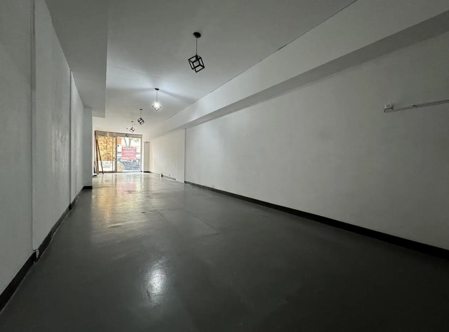 VENTA CON RENTA: Excelente Local comercial sobre Avenida Córdoba · 67 m2 (3.50x19) 5
