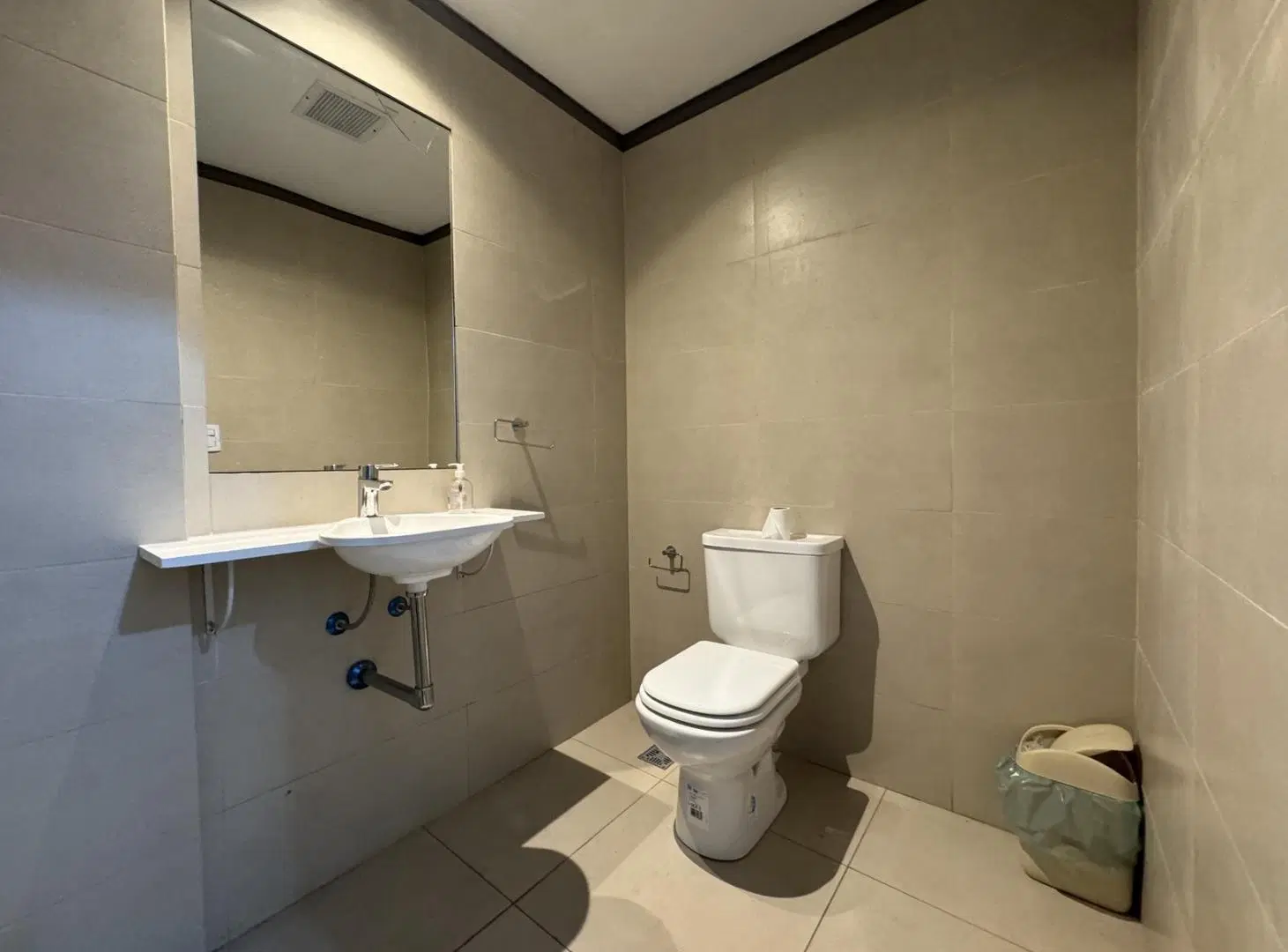 VENTA CON RENTA: Excelente Local comercial sobre Avenida Córdoba · 67 m2 (3.50x19) 5