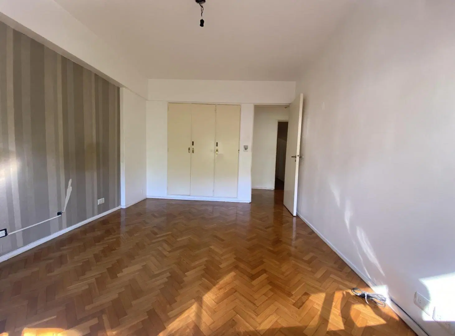 Venta en Recoleta - La Isla: Amplio 5 ambientes con cochera · Seguridad 24 horas 1