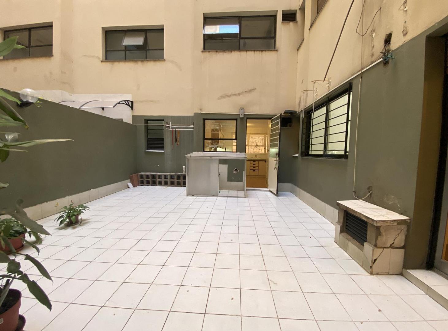Foto de Venta en Recoleta - La Isla: Amplio 5 ambientes con cochera · Seguridad, imagen 2