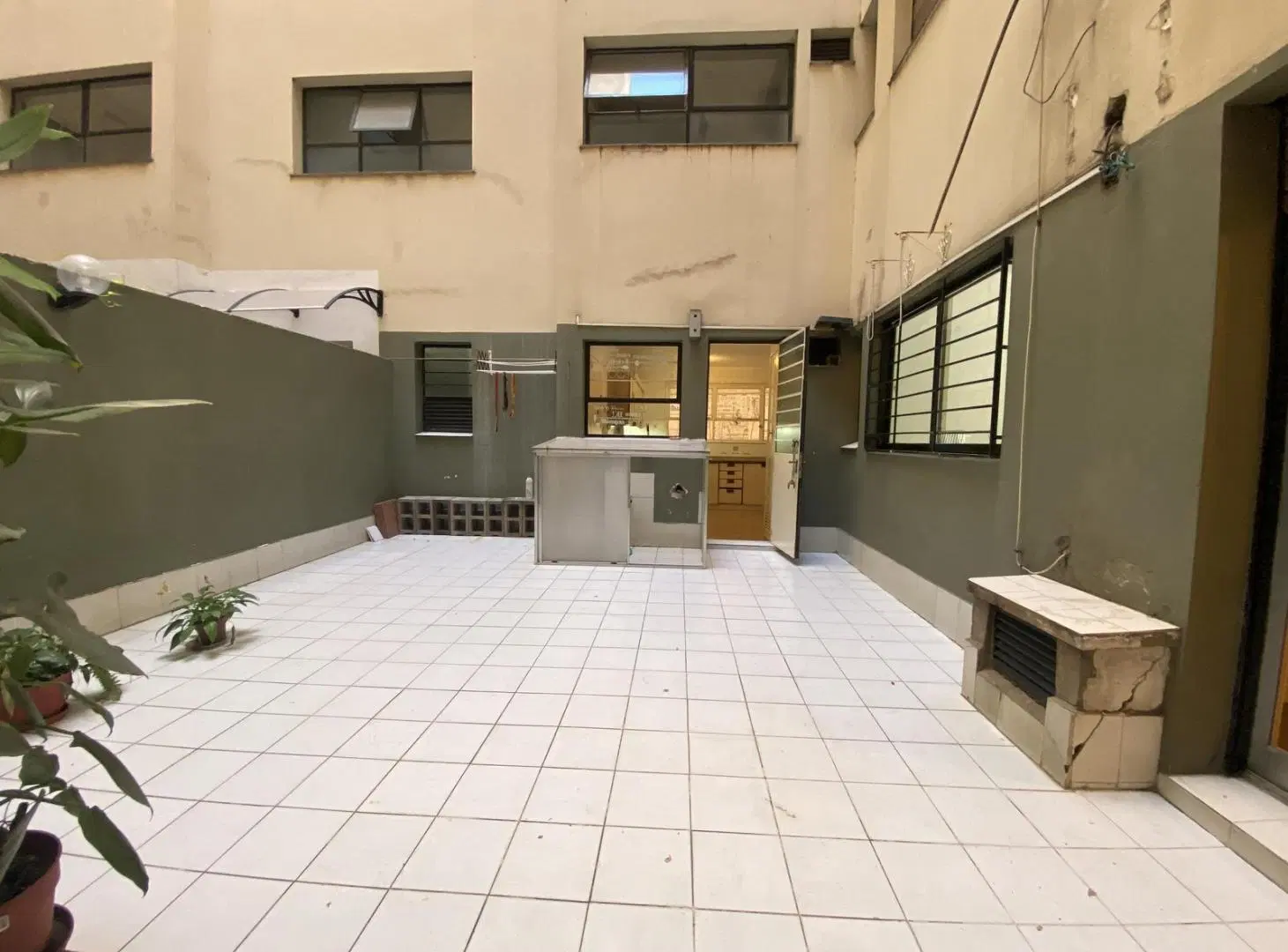 Venta en Recoleta - La Isla: Amplio 5 ambientes con cochera · Seguridad 24 horas 2