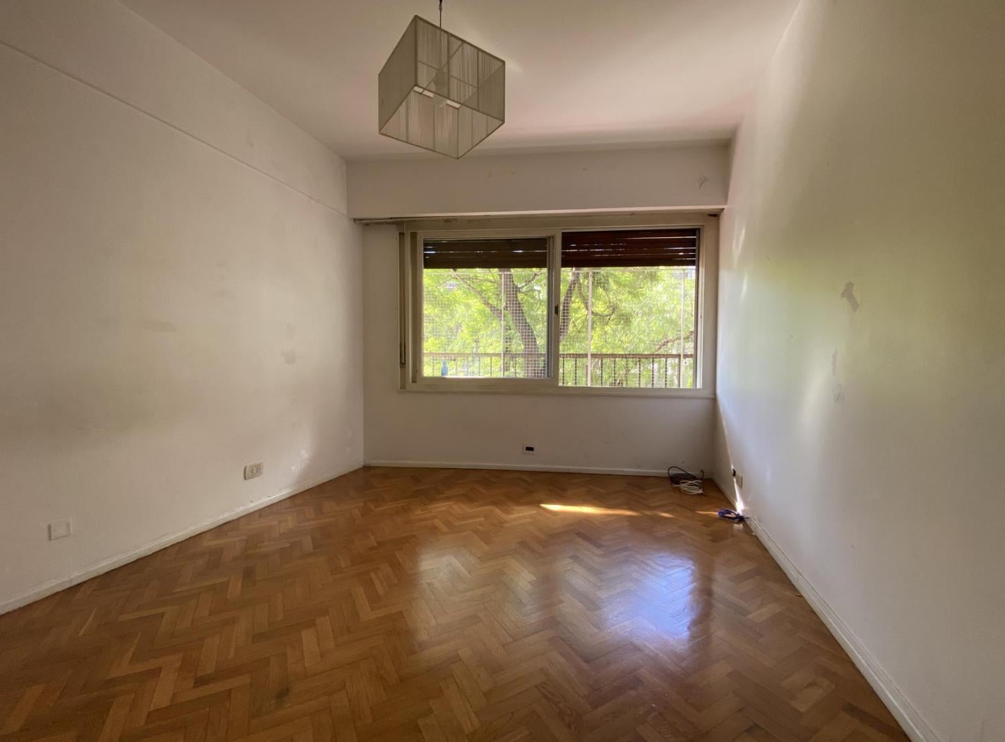 Venta en Recoleta - La Isla: Amplio 5 ambientes con cochera · Seguridad 24 horas