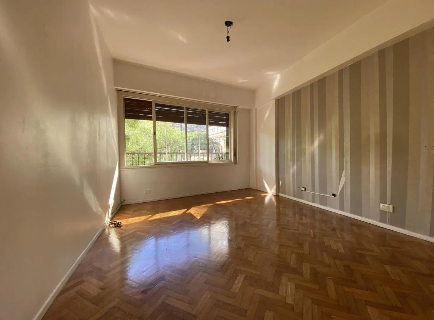 Venta en Recoleta - La Isla: Amplio 5 ambientes con cochera · Seguridad 24 horas 5