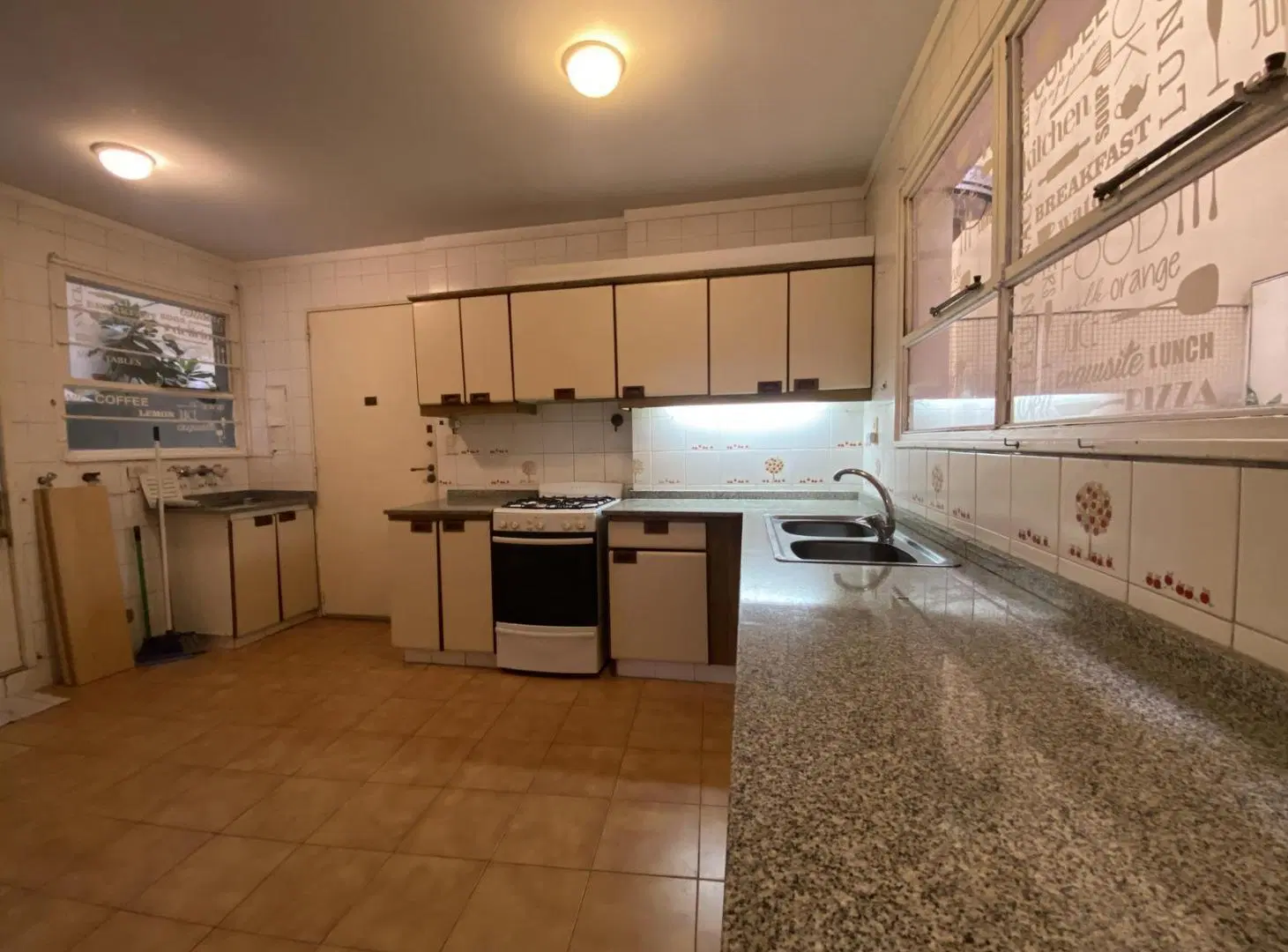 Venta en Recoleta - La Isla: Amplio 5 ambientes con cochera · Seguridad 24 horas 4