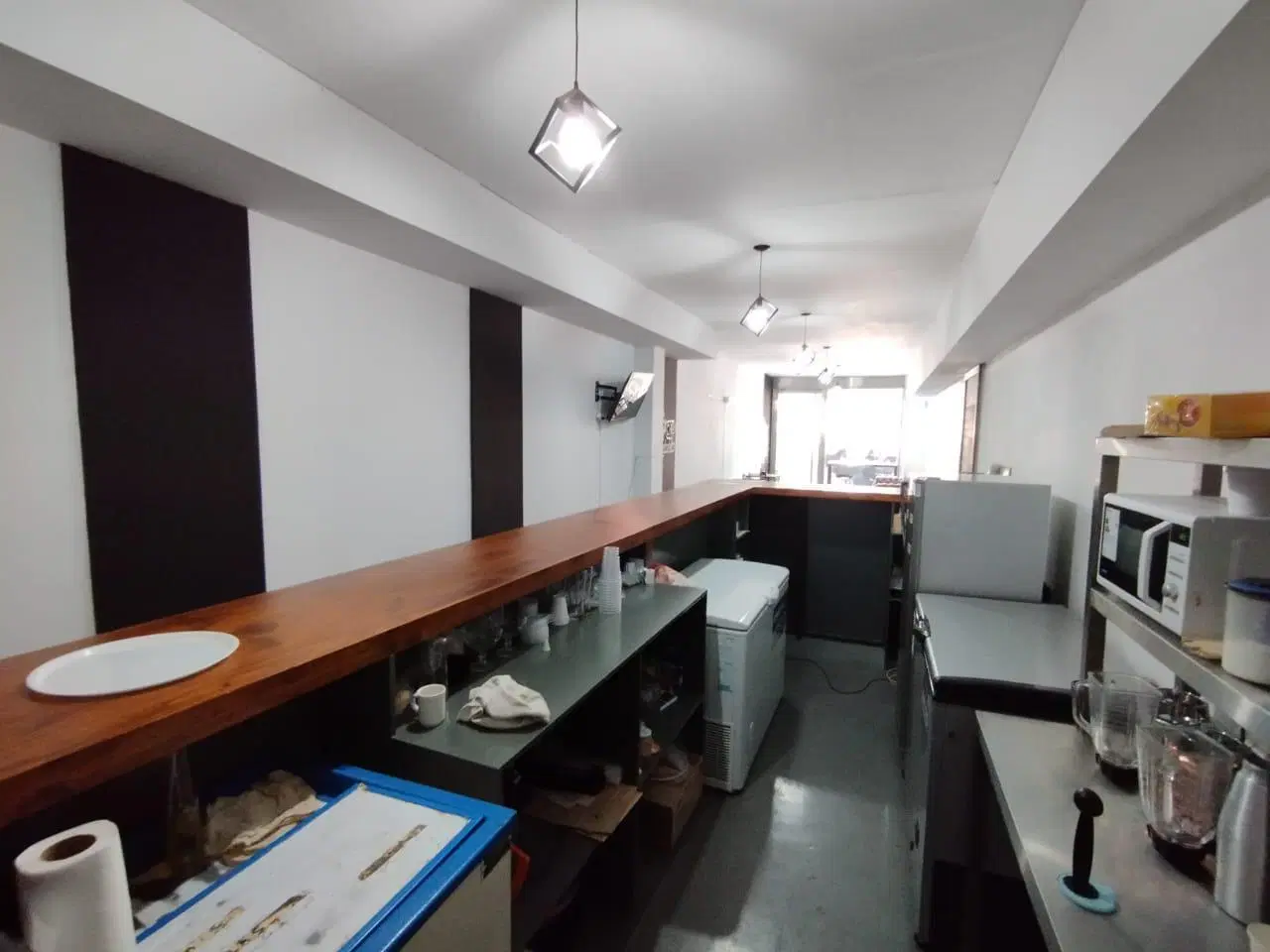 ALQUILER Excelente Local sobre Avenida Córdoba · 67 m2 (3.50x19) 3