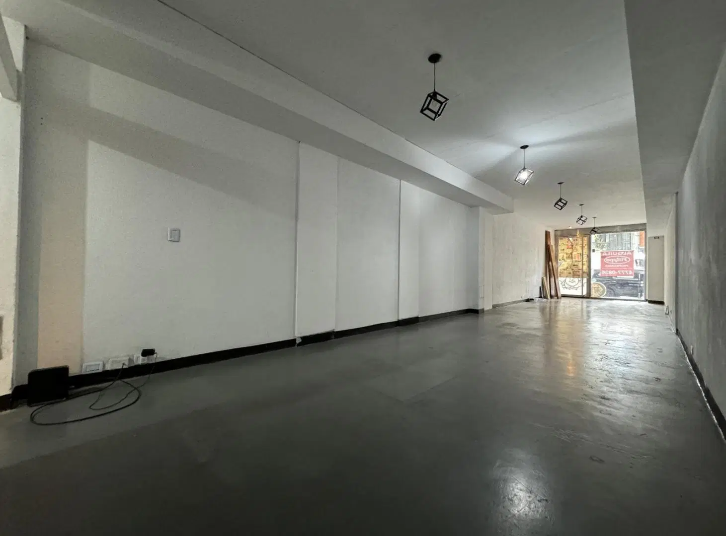 ALQUILER Excelente Local sobre Avenida Córdoba · 67 m2 (3.50x19) 3