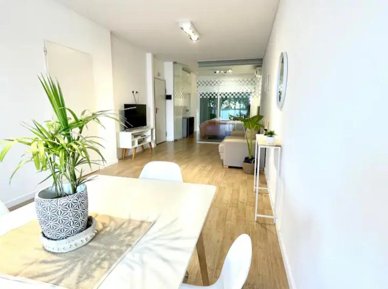 Excelente 2 ambientes - 50 mts. - mucha luz - Piscina - Laundry 1