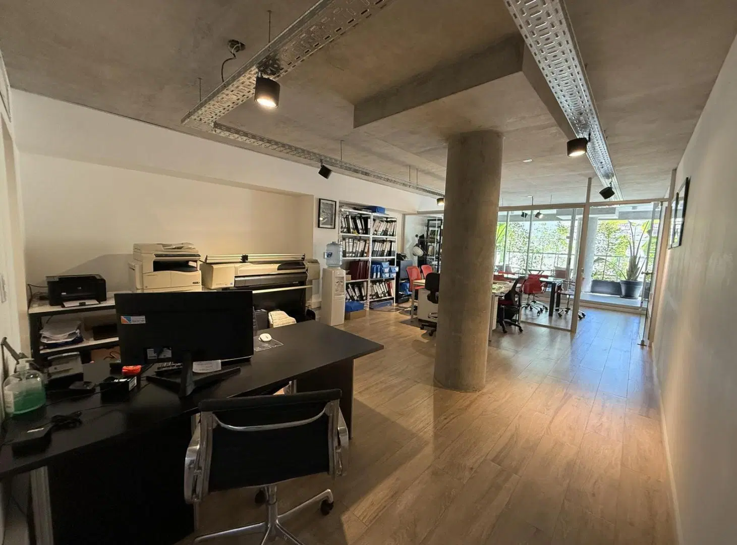 Venta: Hermosa oficina o vivienda de 72m2 sobre Av. Libertador! Piscina Gimnasio Parrilla 3